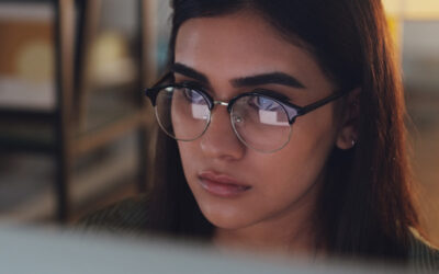 Digitaler Sehstress – Wie Bildschirme unsere Augen belasten und was wirklich hilft